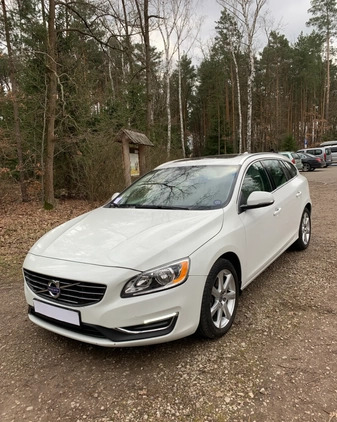 Volvo V60 cena 57900 przebieg: 120700, rok produkcji 2016 z Warszawa małe 211